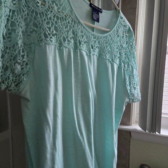 NWOT size L Turquoise crochet top - Picture 2 of 4